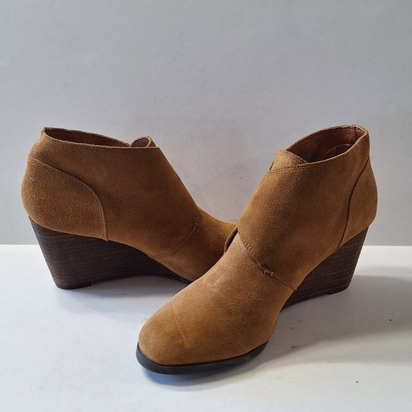 Lucky Brand Western Camel Suede Wedge Heel Ankle Booties Size 8.5 - Picture 2 of 13